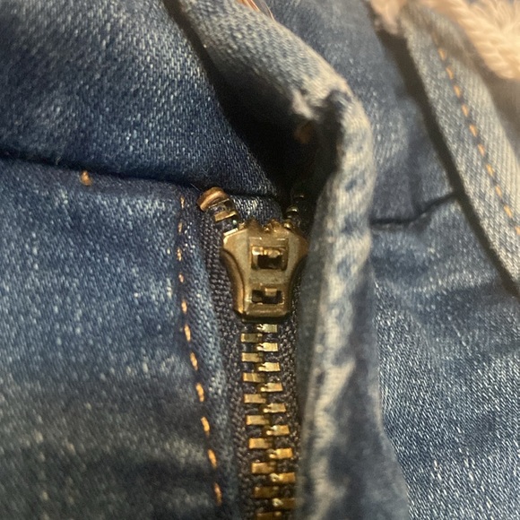 GOOD AMERICAN NWT Size 25 High Rise Crop Raw Edge Blue Jeans - Picture 6 of 11